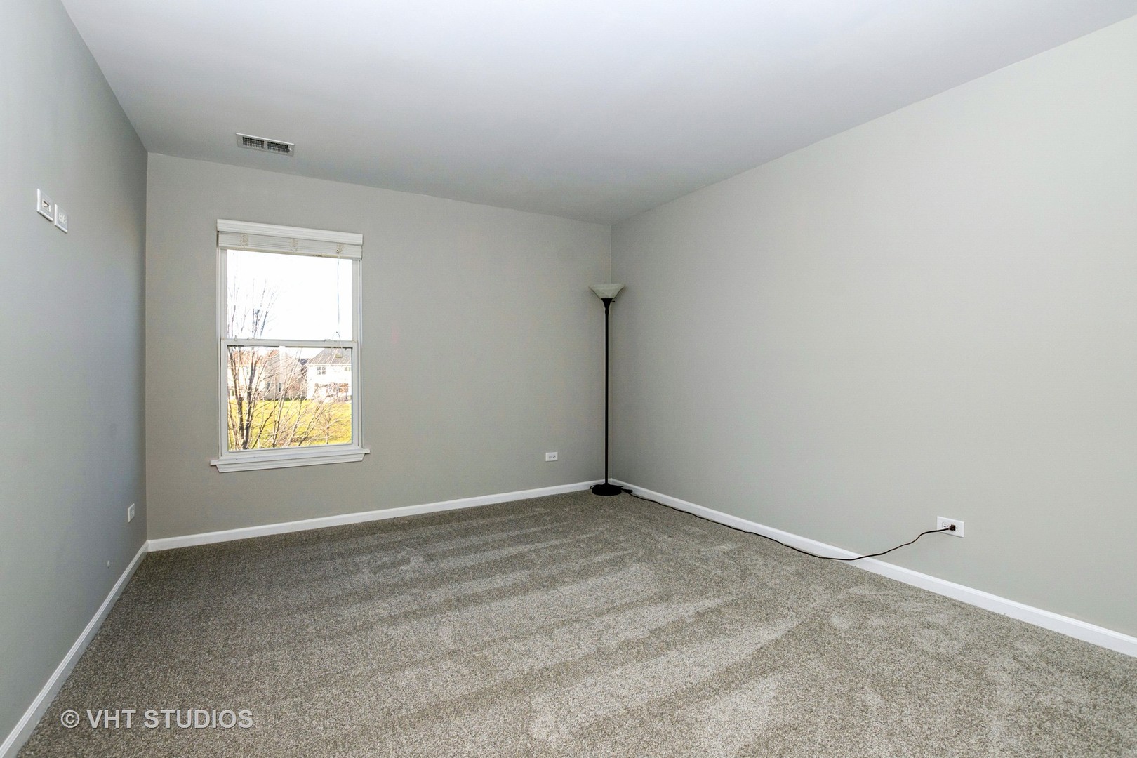 82 Stephens Matteson, IL 60443 - Photo 22 of 33 an empty room with a window
