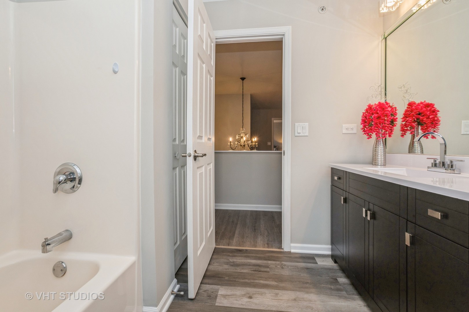 82 Stephens Matteson, IL 60443 - Photo 24 of 33 a bathroom with a bathtub sink vanity and mirror