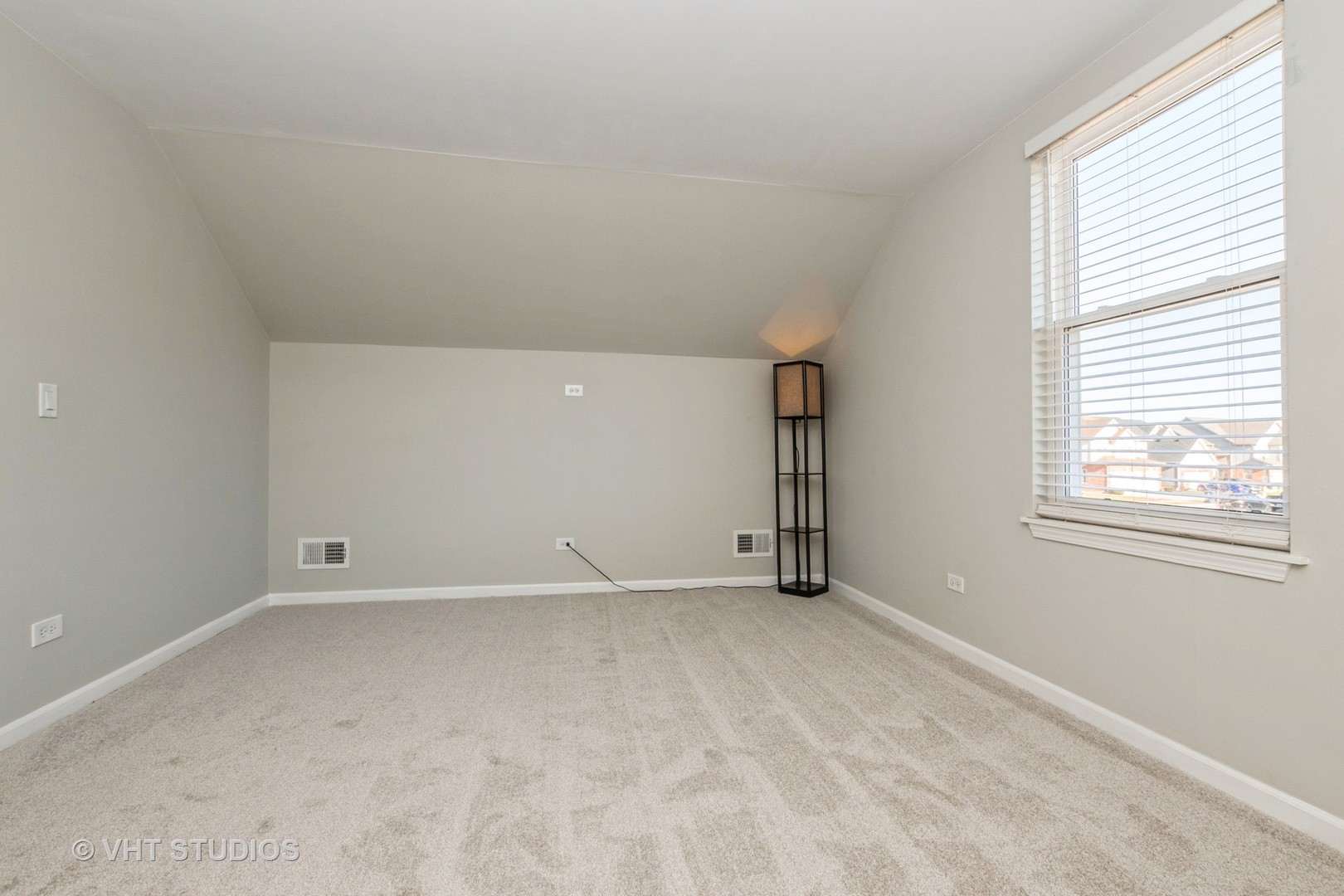 82 Stephens Matteson, IL 60443 - Photo 26 of 33 an empty room with windows