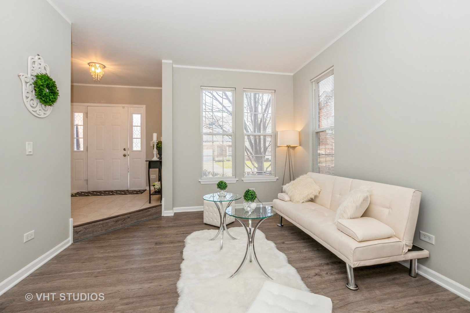 82 Stephens Matteson, IL 60443 - Photo 4 of 33 a living room with furniture and a large window