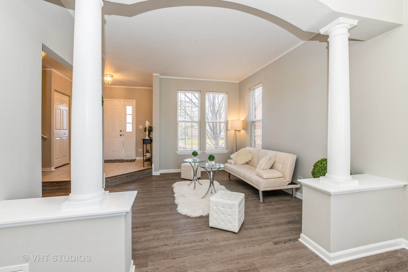 82 Stephens Matteson, IL 60443 - Photo 5 of 33 a living room with furniture and wooden floor