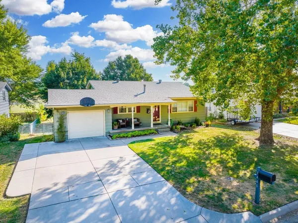 $165,900 | 1440 Community Drive, Derby, KS 67037