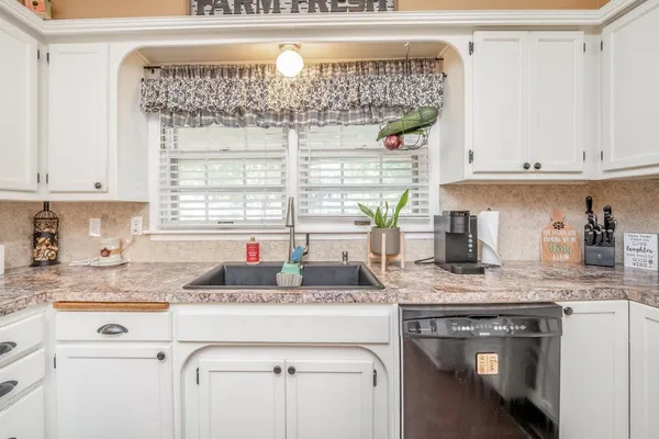 $165,900 | 1440 Community Drive, Derby, KS 67037