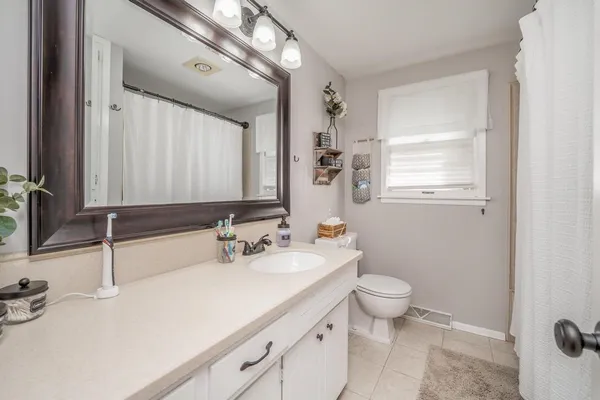 $165,900 | 1440 Community Drive, Derby, KS 67037