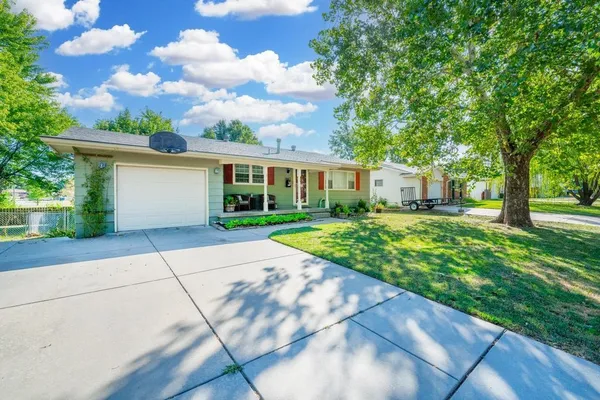 $165,900 | 1440 Community Drive, Derby, KS 67037