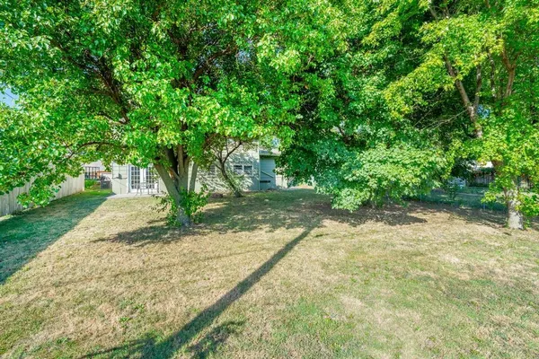 $165,900 | 1440 Community Drive, Derby, KS 67037