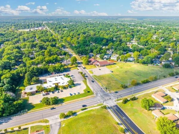 $165,900 | 1440 Community Drive, Derby, KS 67037