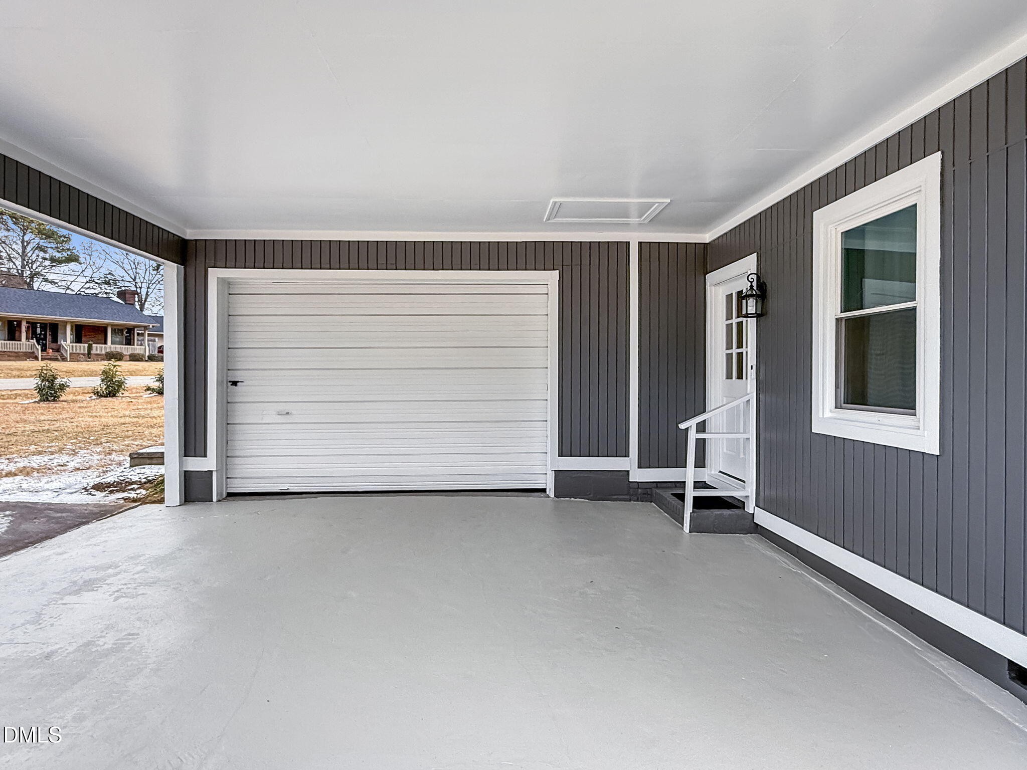 700 Woodland Road Raleigh, NC 27603 - Photo 20 of 35 an empty room with windows