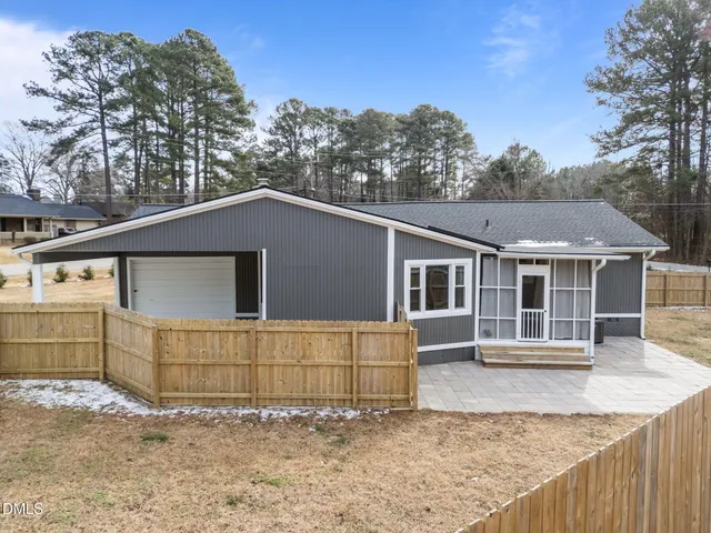 a view of a house with a backyard
