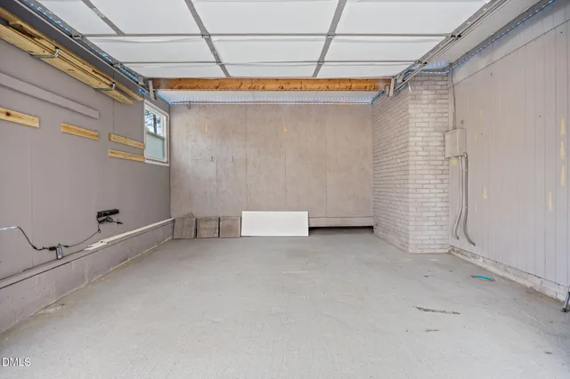 a view of a room with an empty space