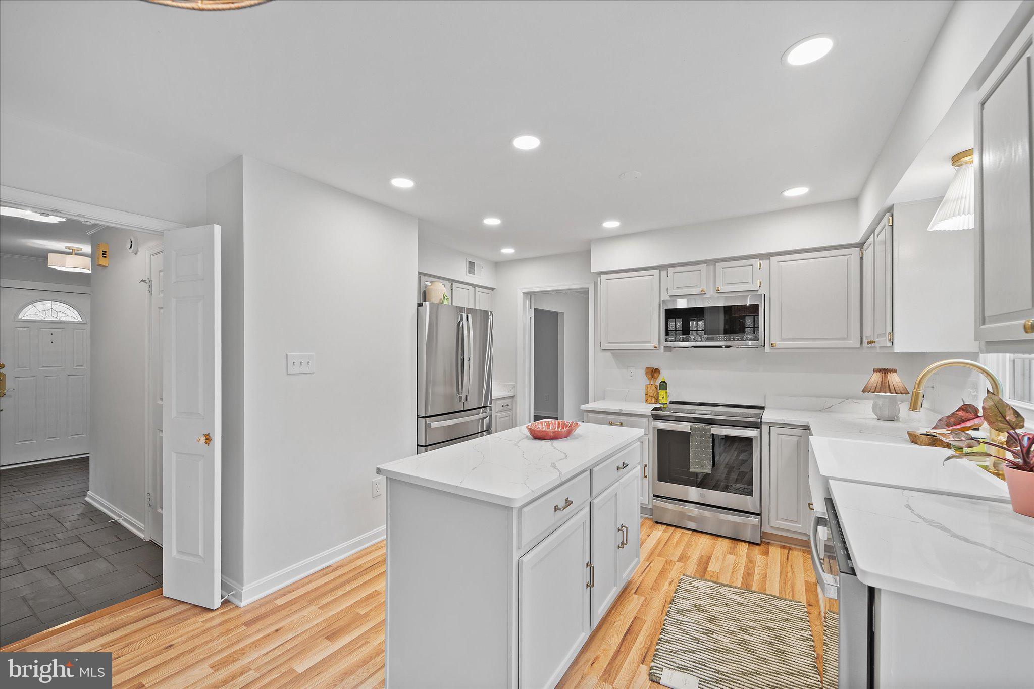 915 Welham Green Road Great Falls, VA 22066 - Photo 7 of 59