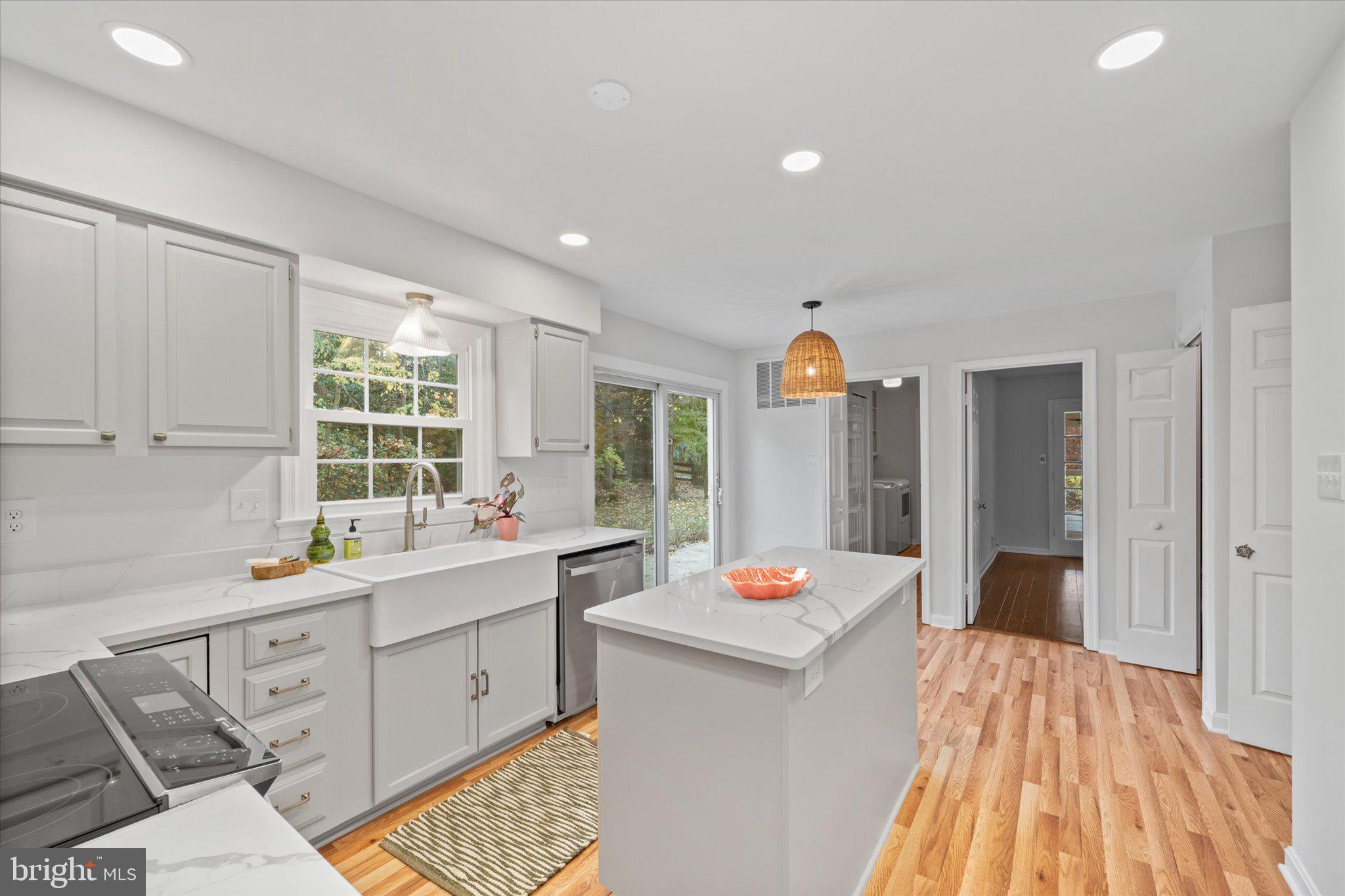 915 Welham Green Road Great Falls, VA 22066 - Photo 8 of 59