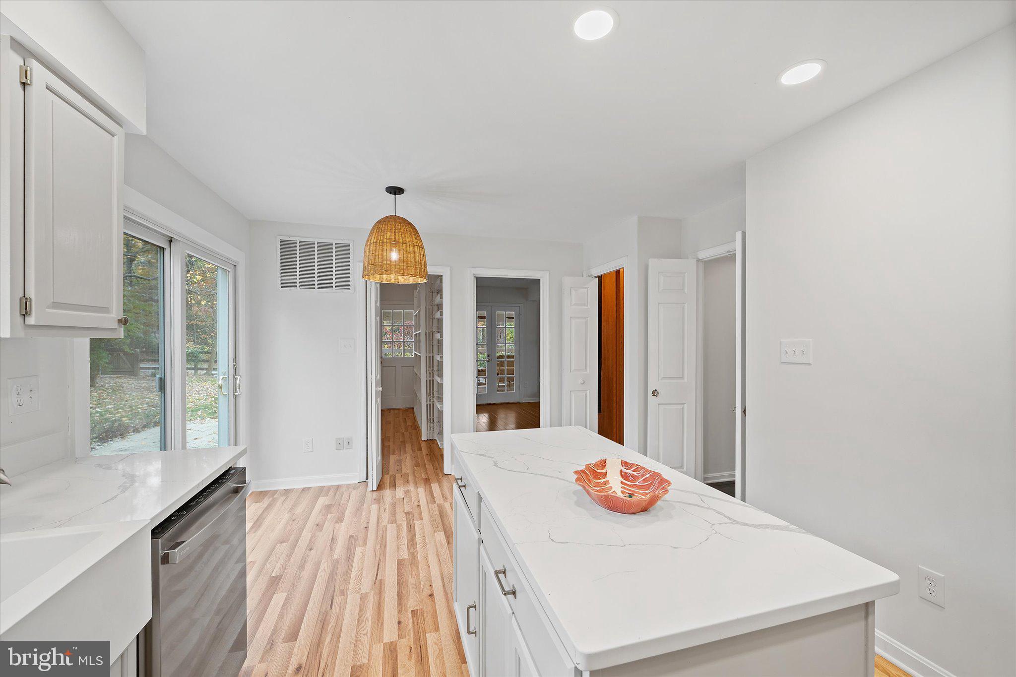 915 Welham Green Road Great Falls, VA 22066 - Photo 9 of 59