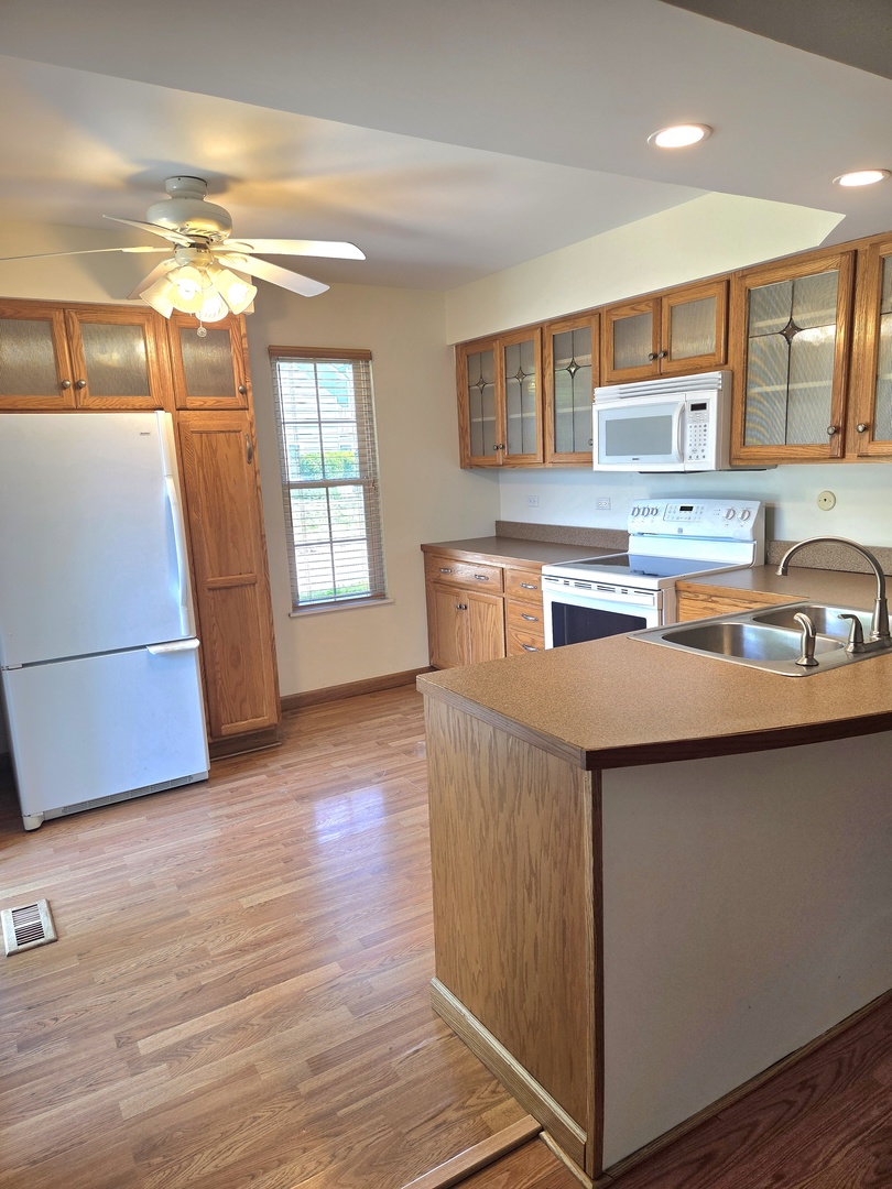 614 Dunham Road Gurnee, IL 60031 - Photo 3 of 15