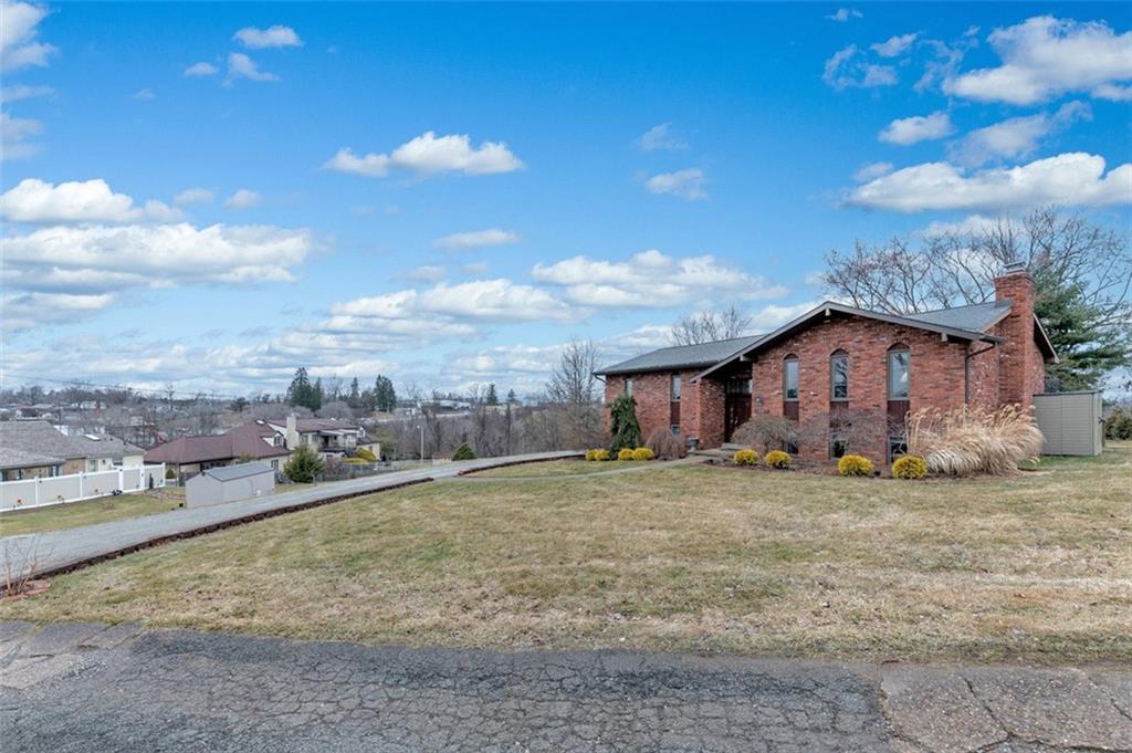 1267 Fall Lane Irwin, PA 15642 - Photo 4 of 22 a big room with a bed