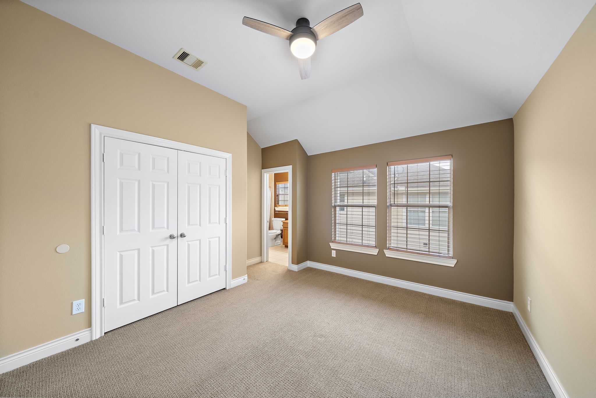 2927 Clinton Drive Houston, TX 77020 - Photo 11 of 27