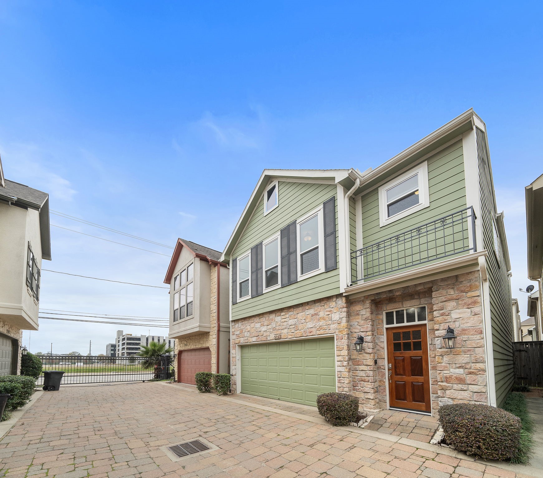 2927 Clinton Drive Houston, TX 77020 - Photo 2 of 27