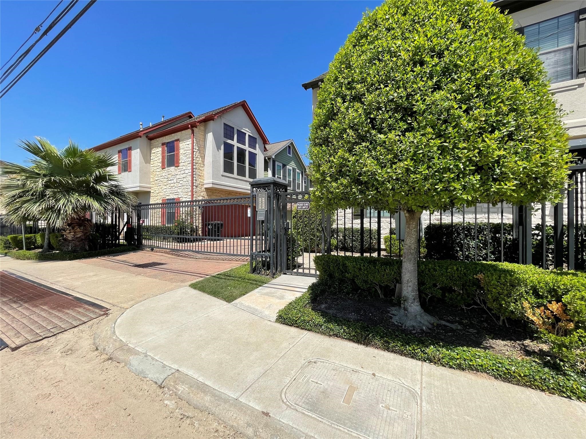 2927 Clinton Drive Houston, TX 77020 - Photo 25 of 27