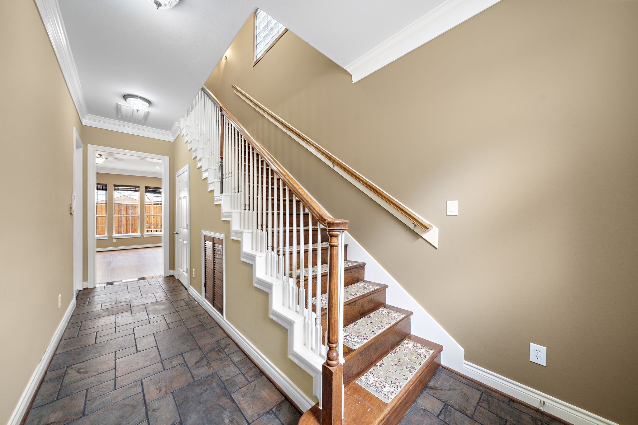 2927 Clinton Drive Houston, TX 77020 - Photo 3 of 27