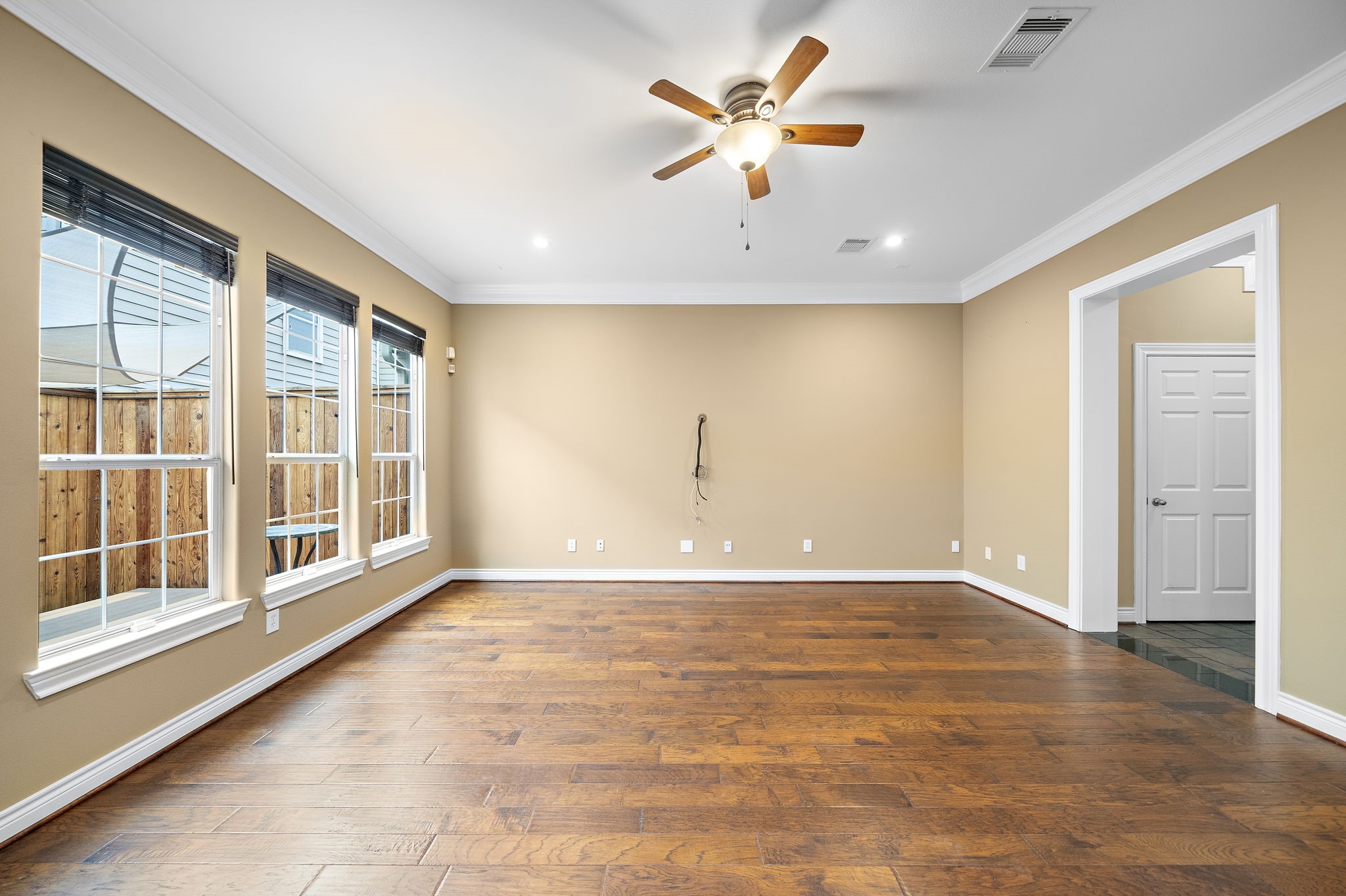 2927 Clinton Drive Houston, TX 77020 - Photo 6 of 27