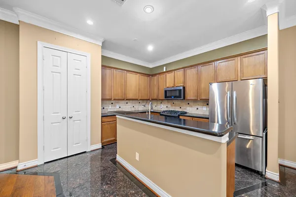 $2,695 | 2927 Clinton Drive, Houston, TX 77020