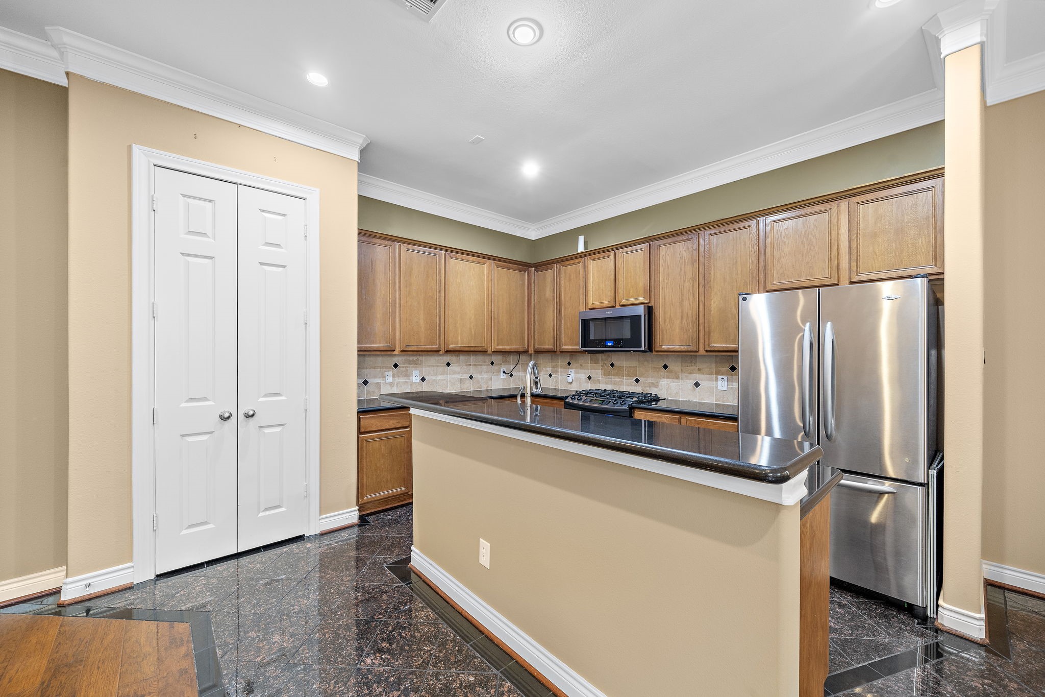 2927 Clinton Drive Houston, TX 77020 - Photo 7 of 27
