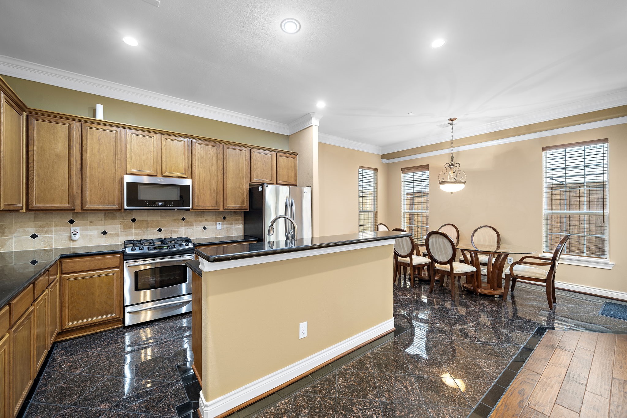 2927 Clinton Drive Houston, TX 77020 - Photo 9 of 27