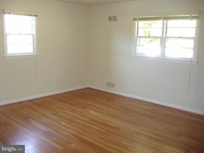 6202 Forest Road Cheverly, MD 20785 - Photo 2 of 12 Living Room