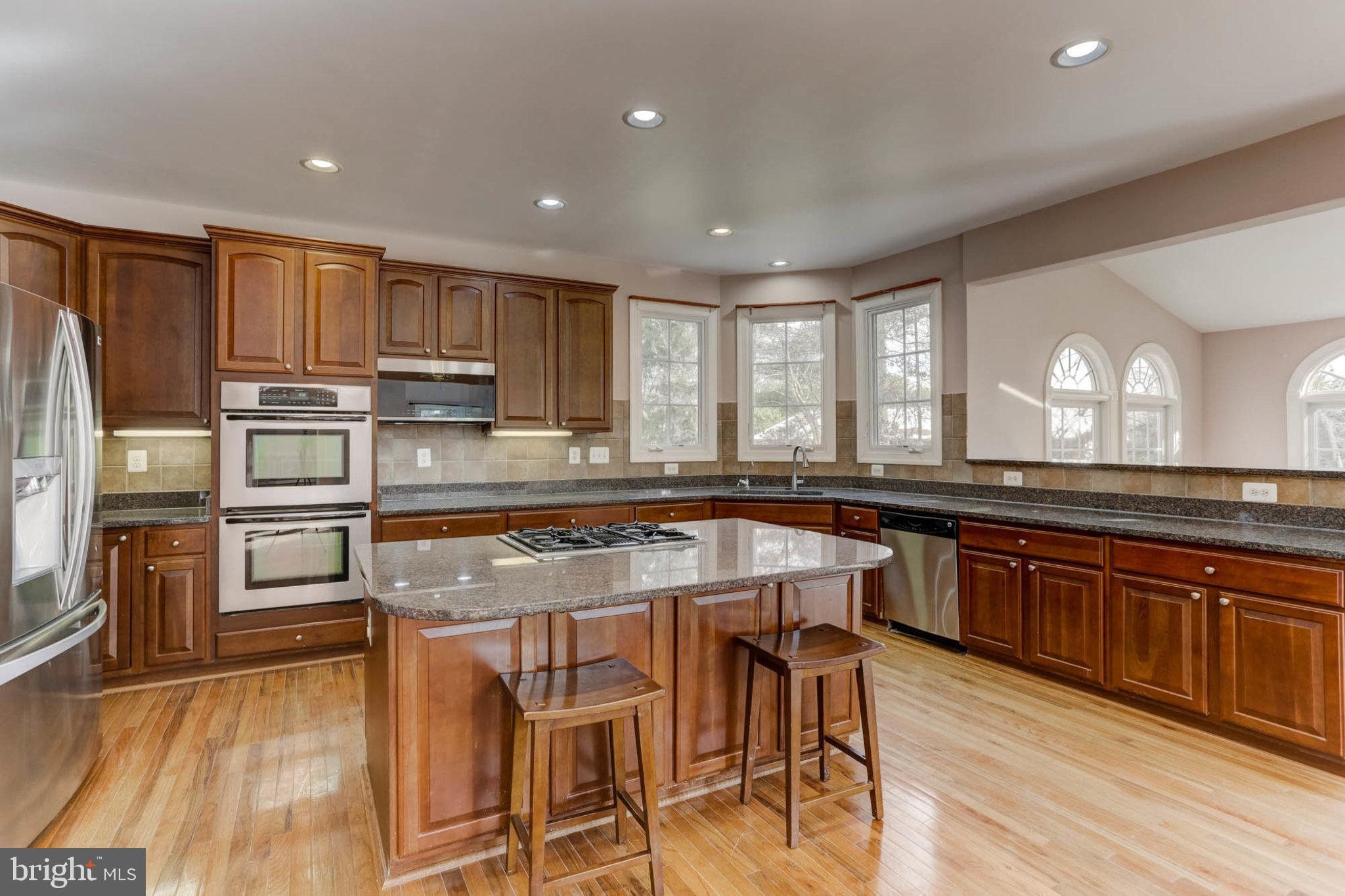 2014 Drovers Lane Cooksville, MD 21723 - Photo 15 of 55 Granite Counters, rich 42" cabinets & gas cooking