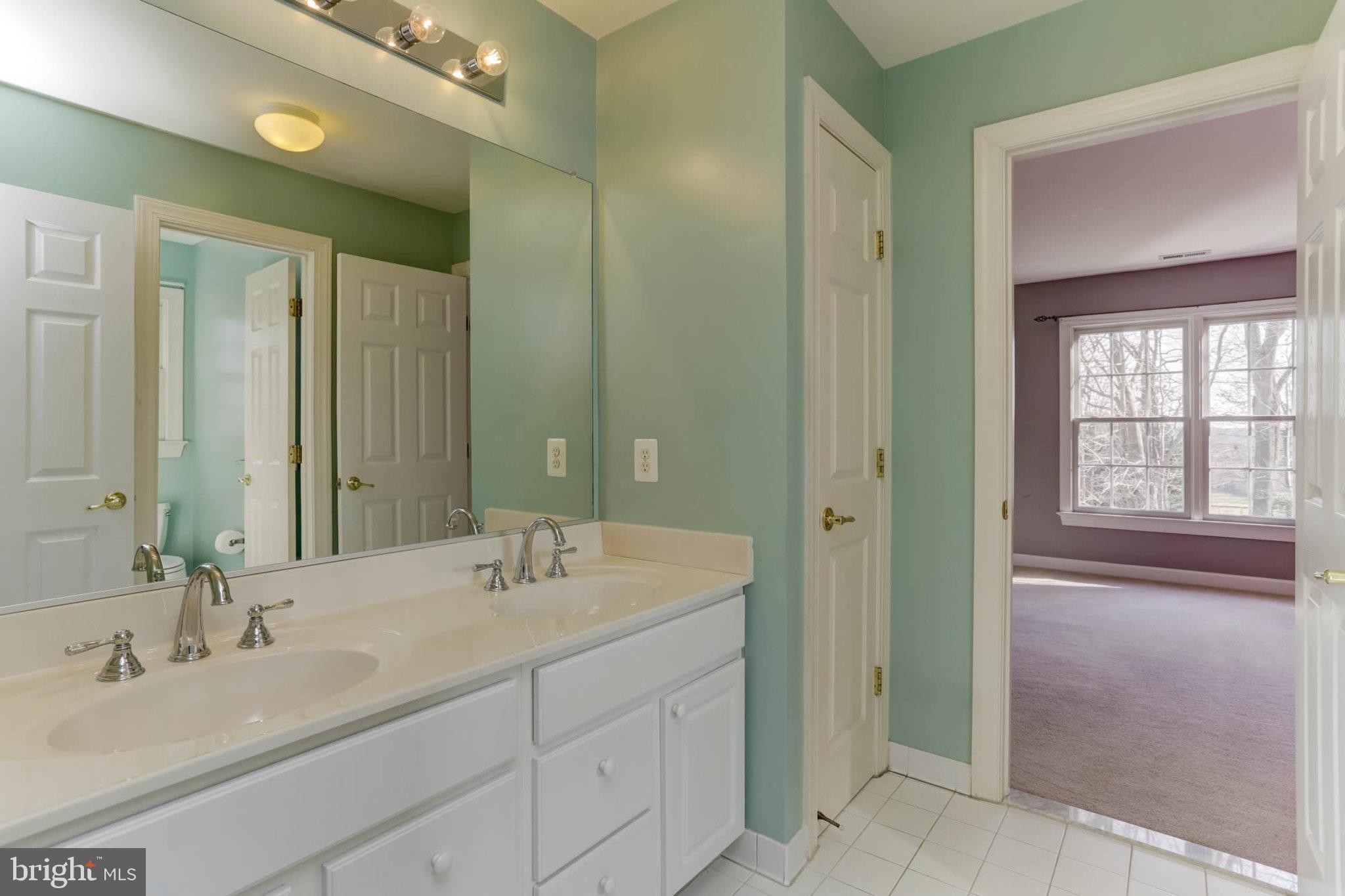 2014 Drovers Lane Cooksville, MD 21723 - Photo 33 of 55 Jack-n-Jill Bathroom between bedrooms 3 & 4