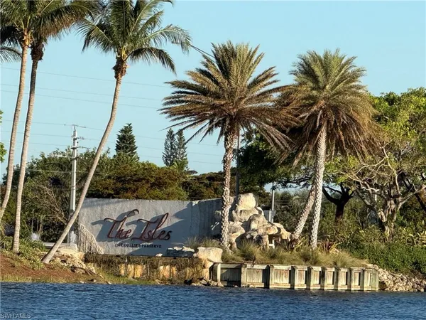 a view of a yard with palm trees