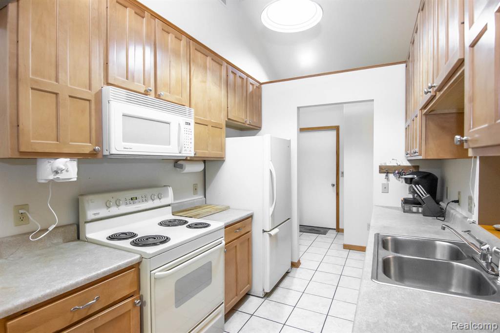 4285 Poplar Road Lincoln, MI 48742 - Photo 9 of 32