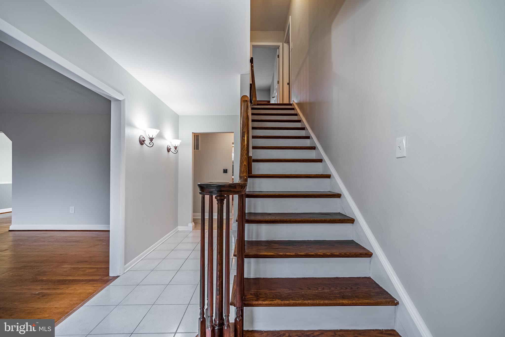 9440 Lovat Road Fulton, MD 20759 - Photo 36 of 117 Foyer/steps to upper level
