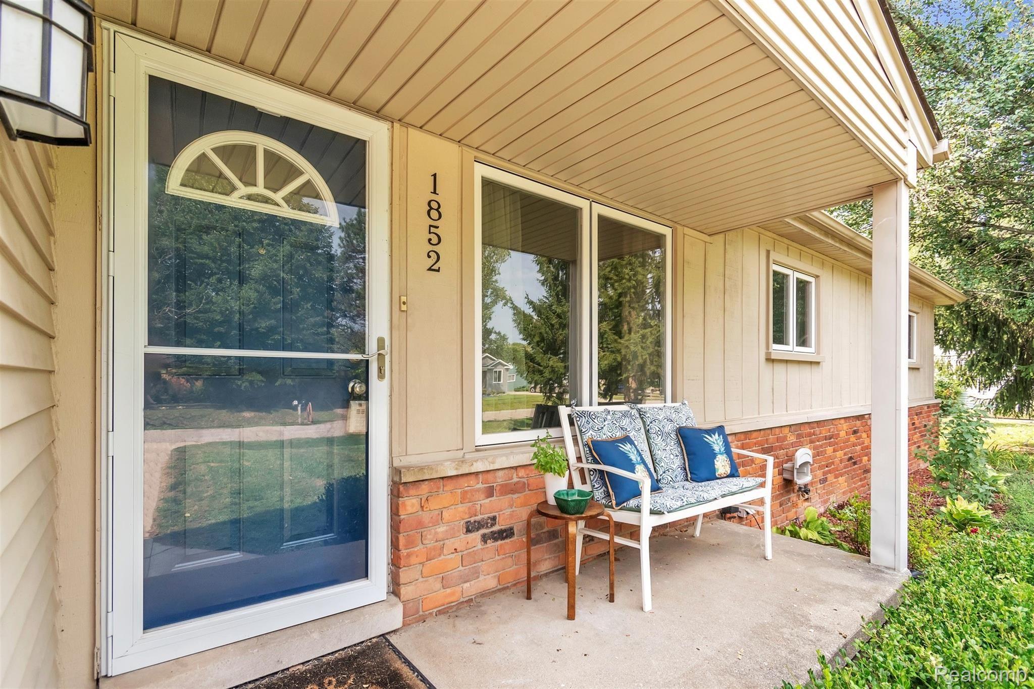 1852 Henbert Road West Bloomfield, MI 48324 - Photo 3 of 34 05-1852 Henbert Rd-WindowStill-Real.jpg