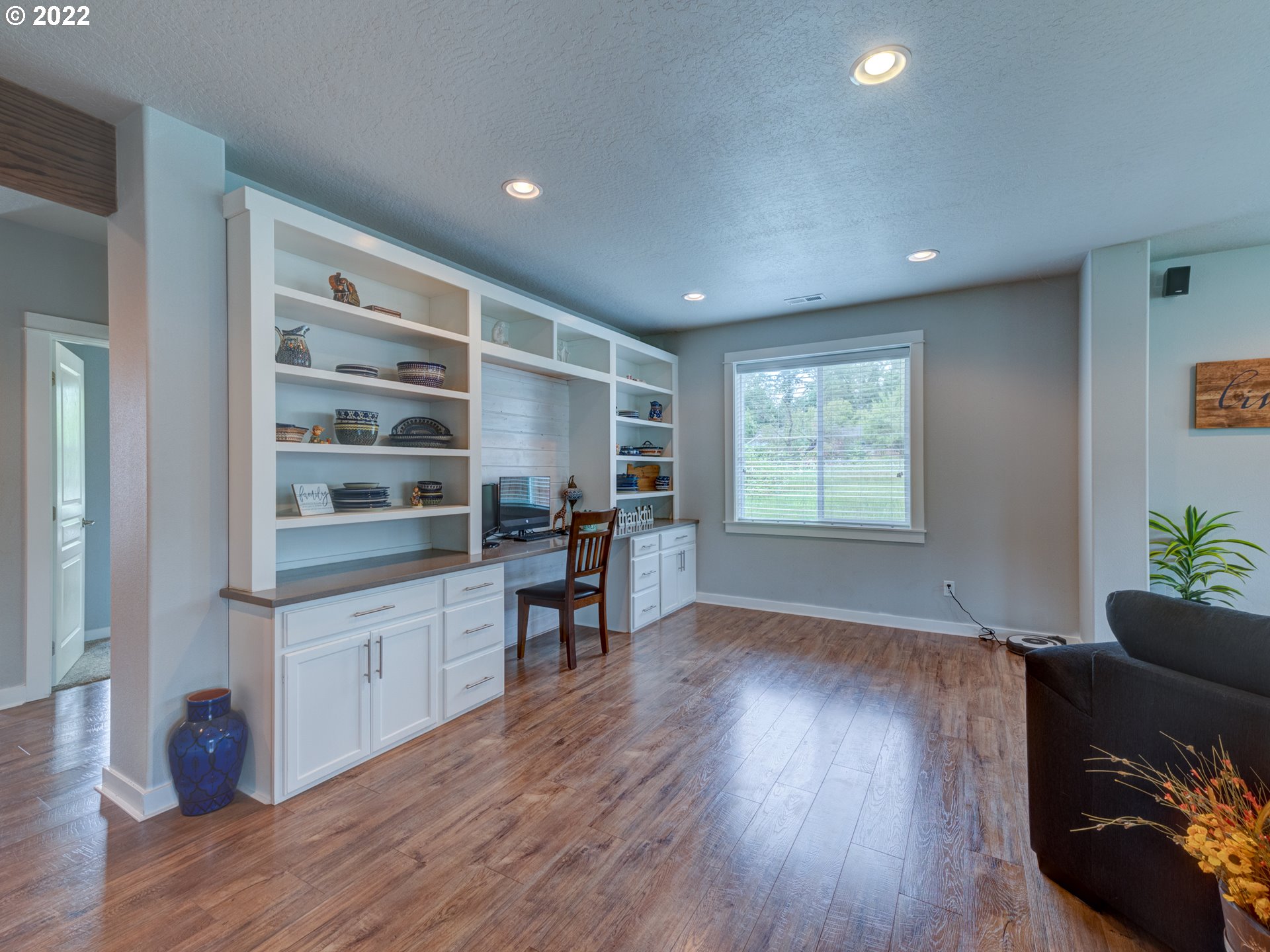 977 South 54th Street Springfield, OR 97478 - Photo 4 of 32