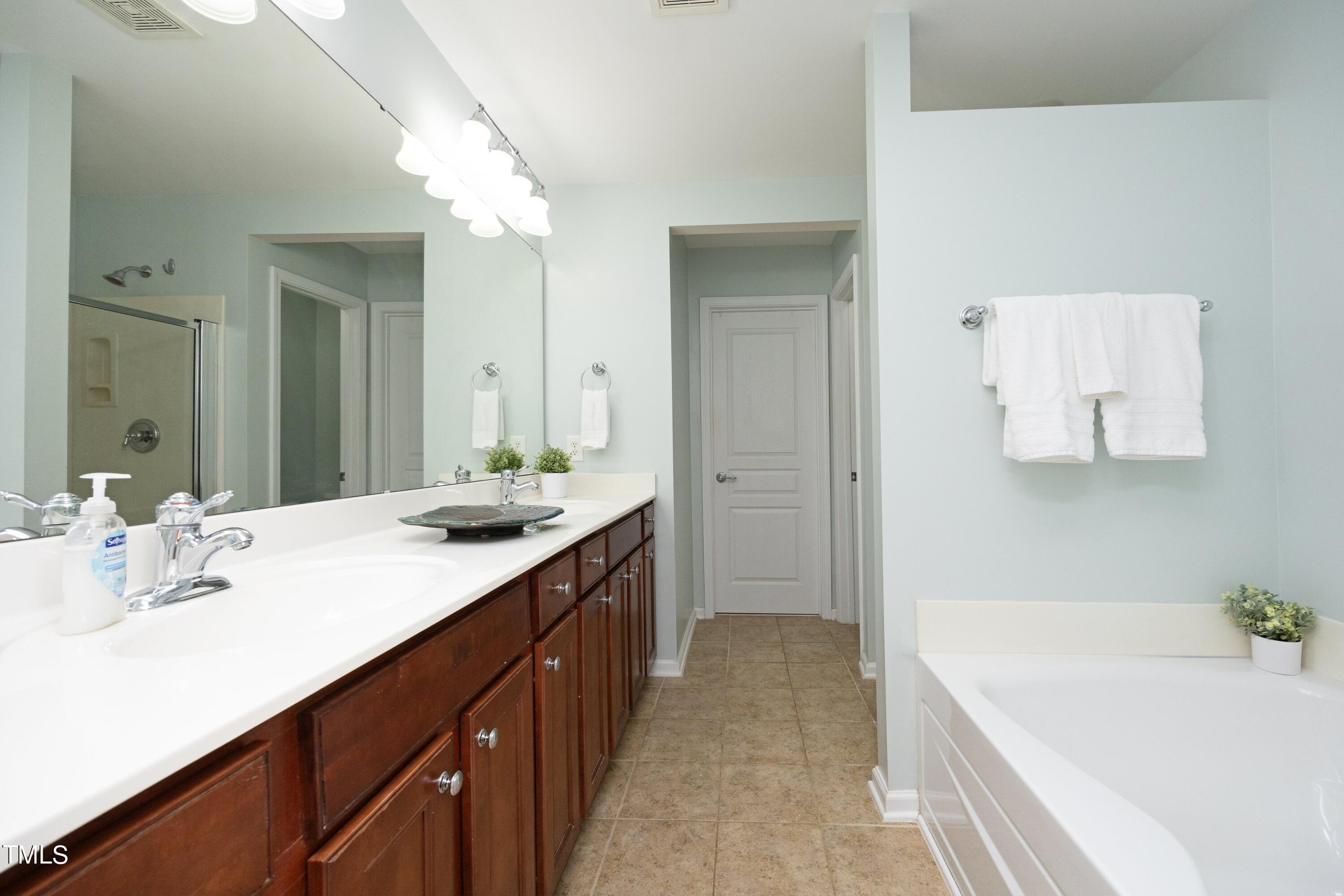 8325 Deckbar Place Raleigh, NC 27617 - Photo 20 of 34 20PrimaryBath