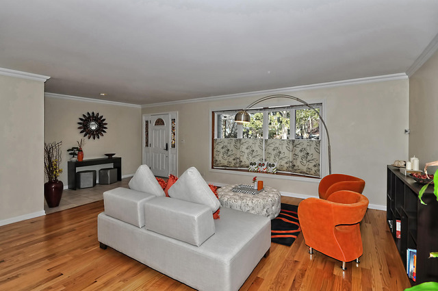 605 West Gilbert Road Palatine, IL 60067 - Photo 4 of 25 a living room with furniture and a large window