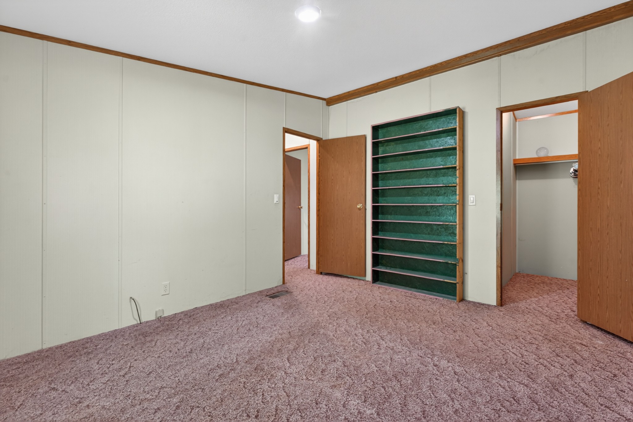 228 Shasteen Ridge Road Lynchburg, TN 37352 - Photo 17 of 53 a view of room with closet and stairs