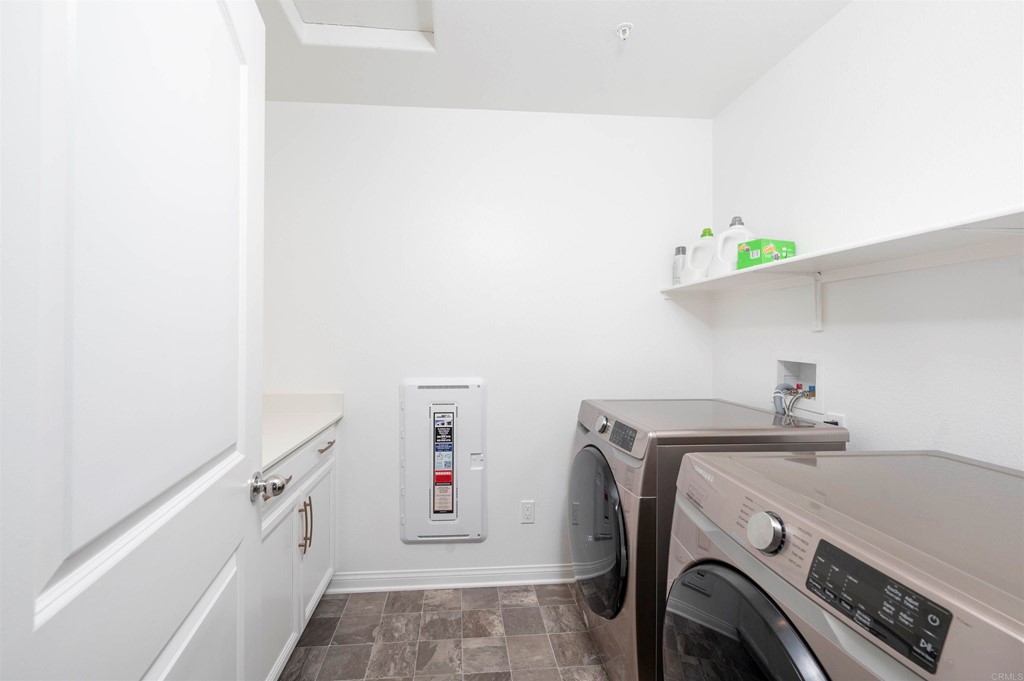 33288 Skyview Road Winchester, CA 92596 - Photo 47 of 51 a utility room with dryer and washer