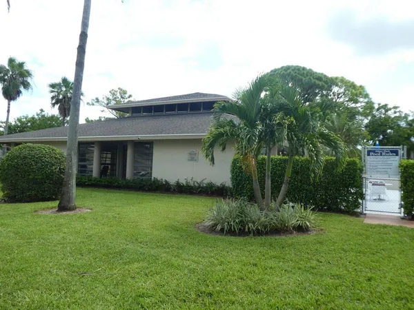 $1,895 | 1822 Abbey Road, Unit H206, West Palm Beach, FL 33415