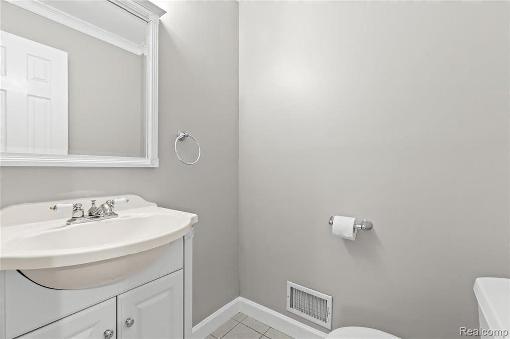 2627 Longview Avenue Rochester, MI 48307 - Photo 15 of 35