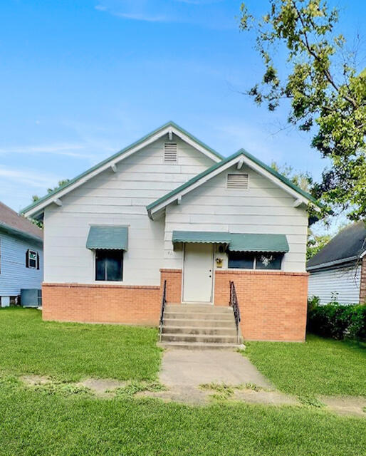 611 8th Street Monett, MO 65708 - Photo 1 of 10 Front