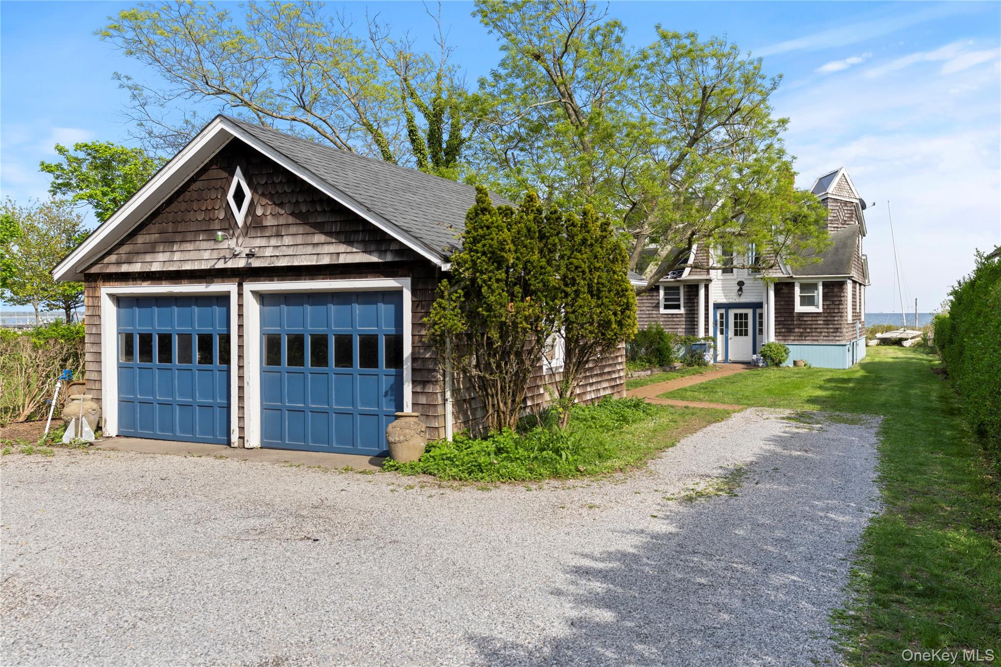 4 Shore Road Bellport, NY 11713 - Photo 3 of 24