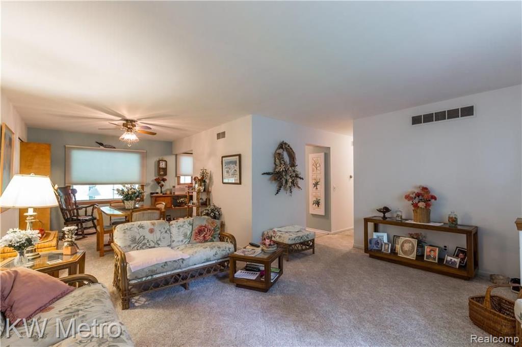 3526 Alida Avenue Rochester Hills, MI 48309 - Photo 2 of 22