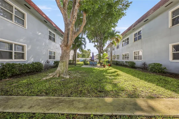 $1,800 | 280 South Cypress Road, Unit 306, Pompano Beach, FL 33060