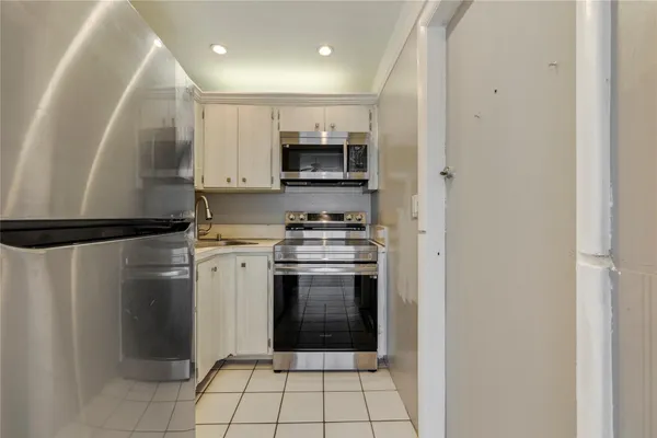 $1,800 | 280 South Cypress Road, Unit 306, Pompano Beach, FL 33060