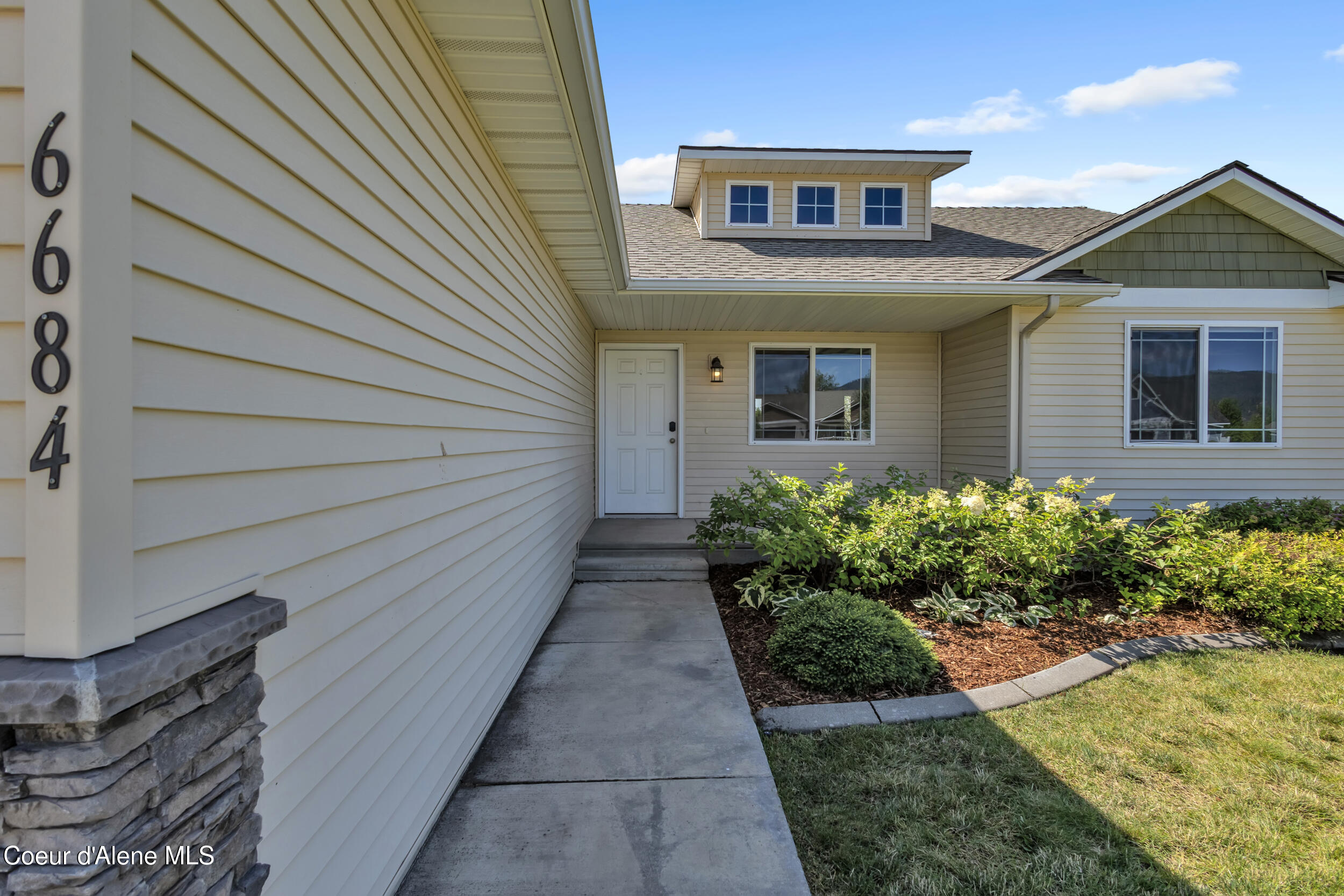 6684 West Conner Street Rathdrum, ID 83858 - Photo 5 of 42 Front Porch