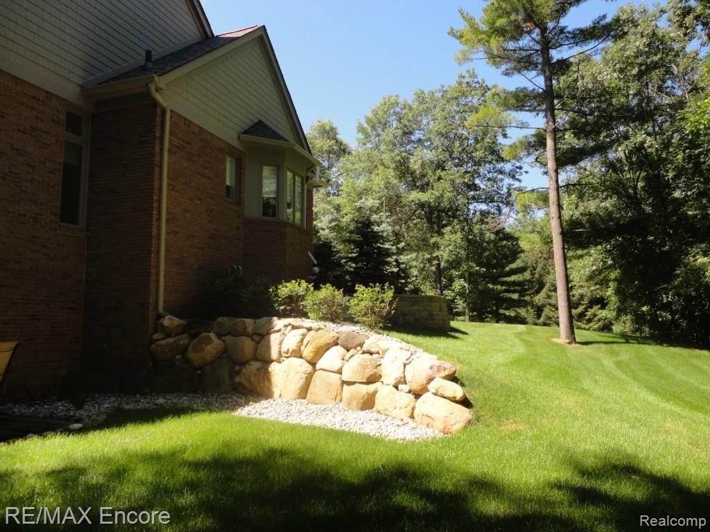 7789 Fieldstone Ridge Clarkston, MI 48348 - Photo 56 of 57 landscaping.jpg