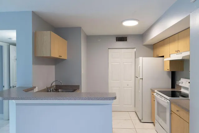 $200,000 | 505 Villa Circle, Boynton Beach, FL 33435