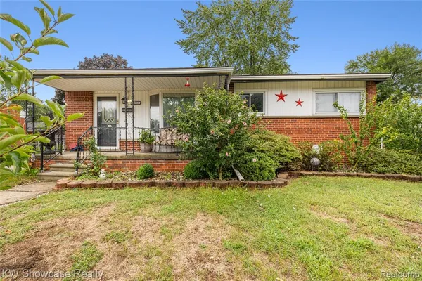 $290,000 | 30553 Barton Street, Garden City, MI 48135